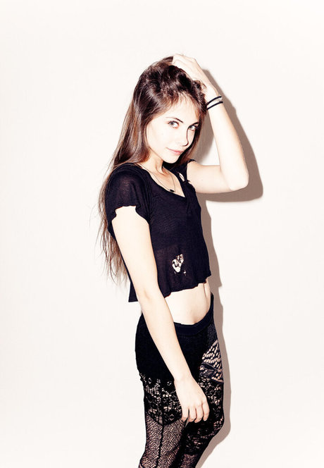 Willa Holland model hd photos