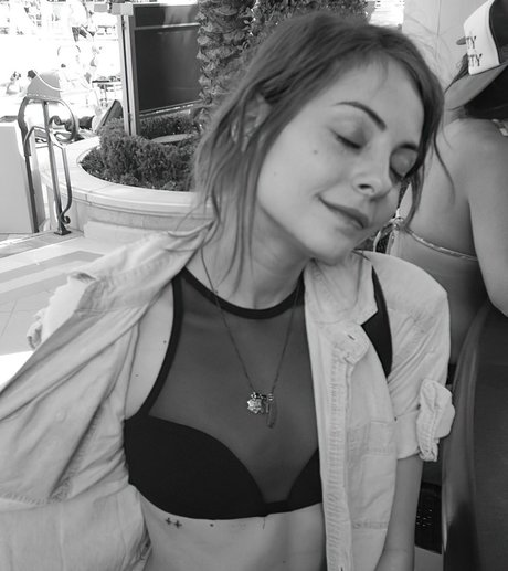 Willa Holland art pornstar photo