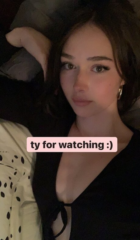 Holls8 high quality actress pic