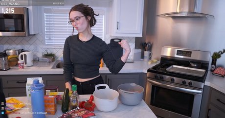 Holls8 model high quality pictures