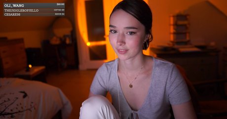 Holls8 art actress image