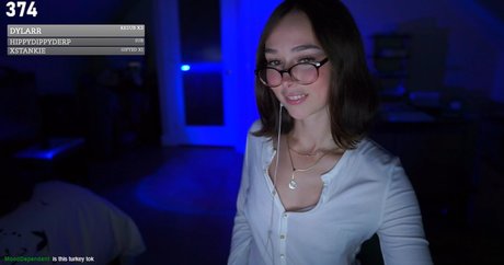 Holls8 erotic star image