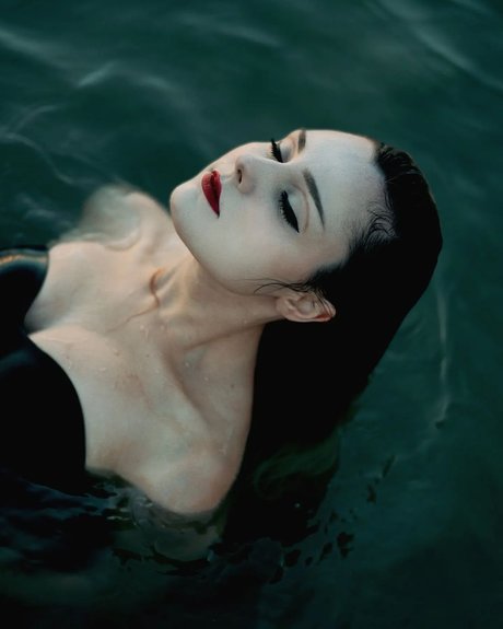 Nymphahri hot model picture