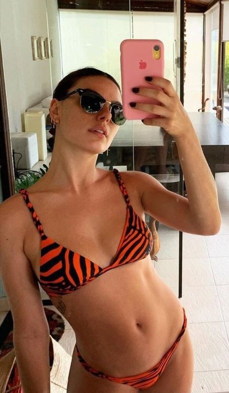 Isis Valverde actress photos