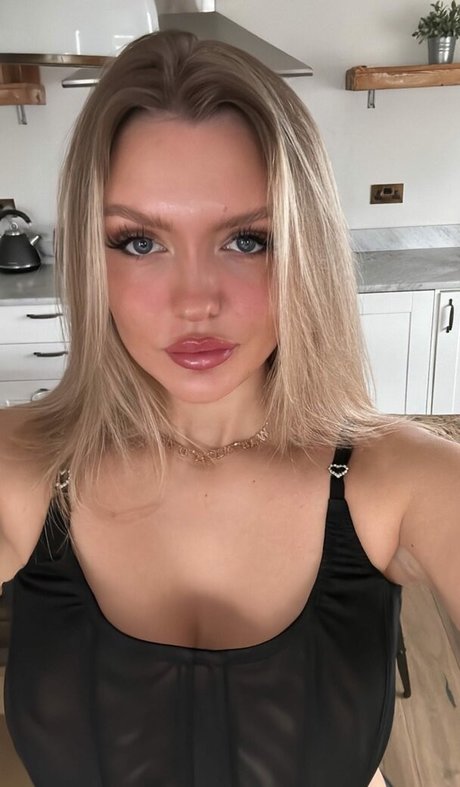 MillieT25 hot star gallery