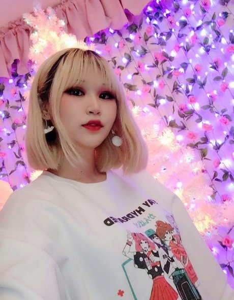 Jennybelly model sexy picture