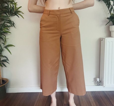 busty redhead onlyfans top picture