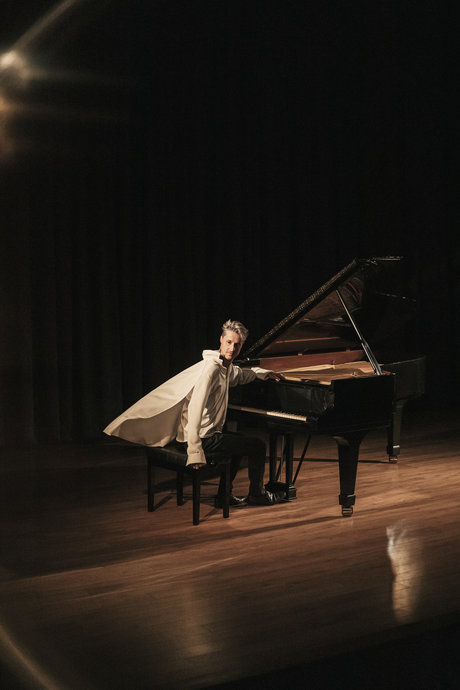 Leo Conrad X star naked img