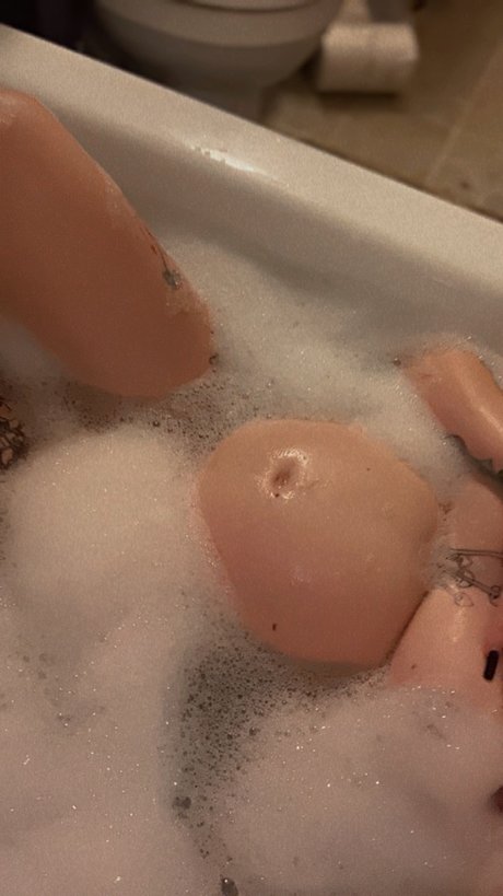 Leighanna Corter naked model picture