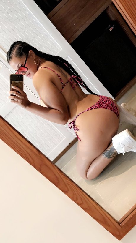 Laura Patricia pornographic star photos