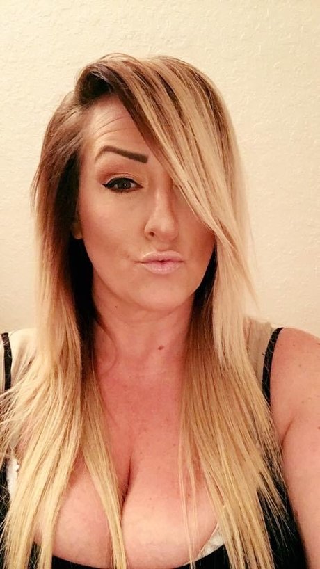 Lindsay Dare free star img