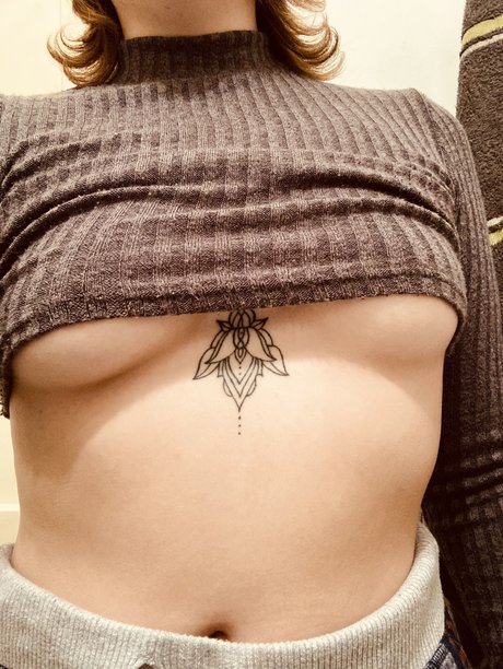 Lilly Lilac erotic pornstar pic