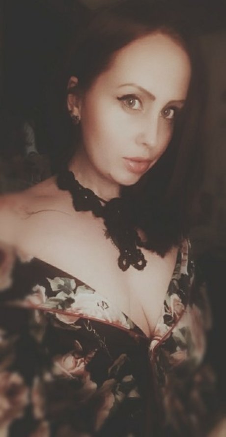 _Me Deva_ pornstar top pic