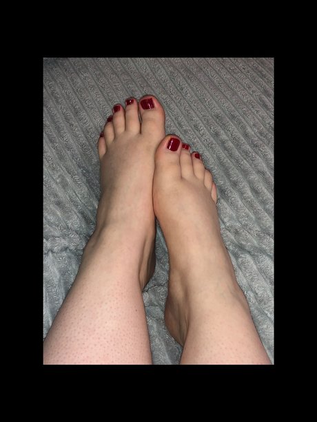 LouLou Fans pornographic model gallery