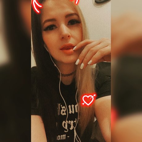 LoriKinns hot actress images