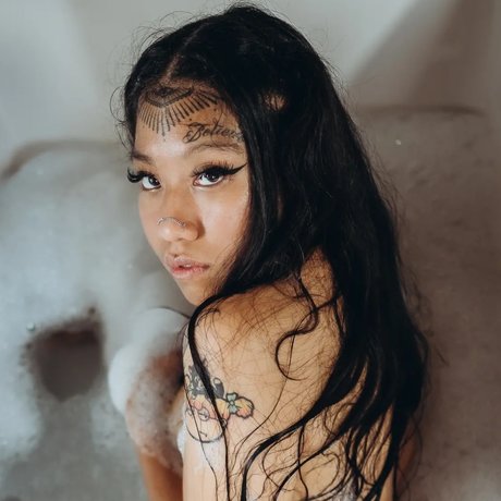 Loonatik Ysabel hot pornstar images