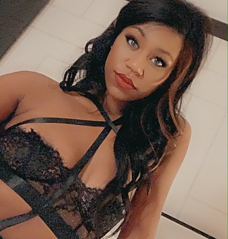 LookeyLu naked pornstar image