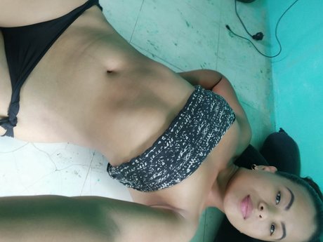 lolayen nice model image