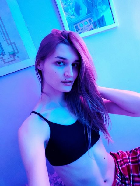 Liv Grundy pornographic model picture