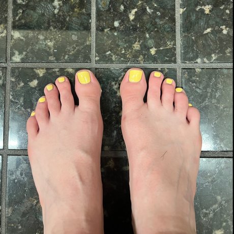 Luxury in Laces hot star img