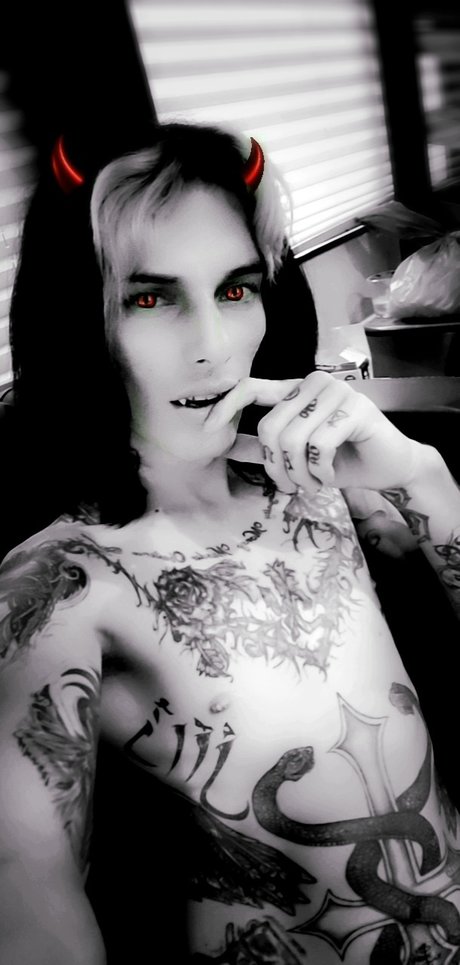 Twitch model best picture