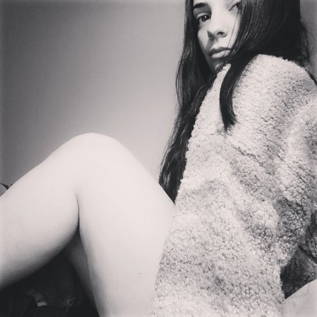 Luc a Victoria xxx actress image