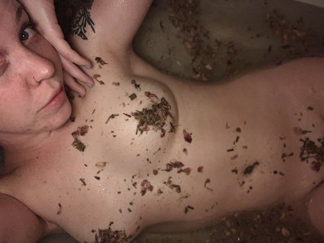 LunaFoxx pretty actress img