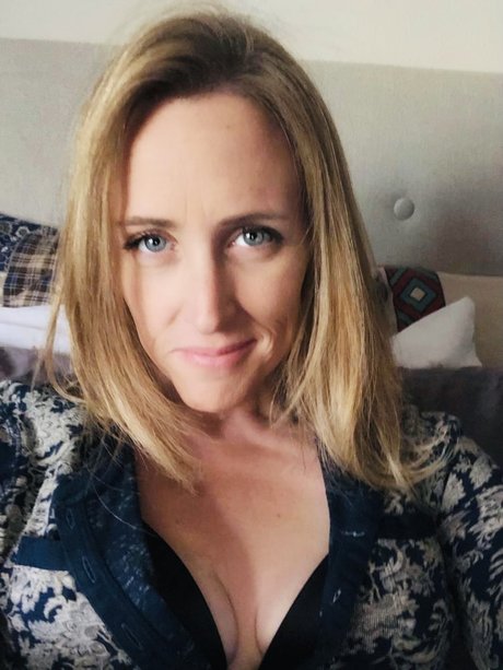 Mara Cox erotic actress images