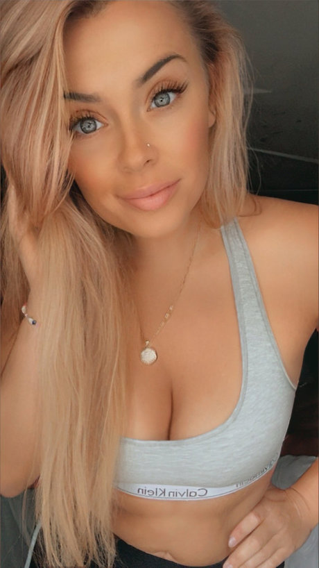 18 year old onlyfans perfect pictures