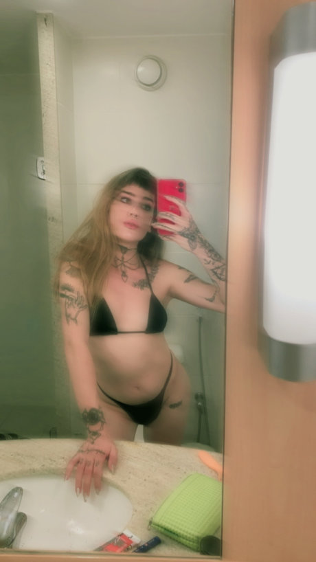 May Lobinha model free image