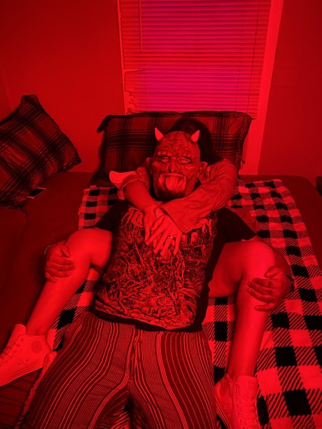 MaskedDiablo art star photo