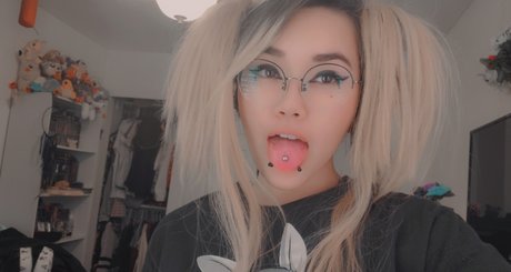 MilkyRoo xxx actress picture