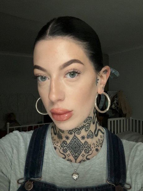 Milkinmaisie art star photo