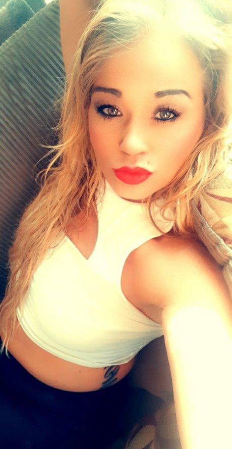 Milani Monroe star sexy galleries