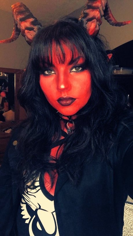 Mila K Munch porn model archive