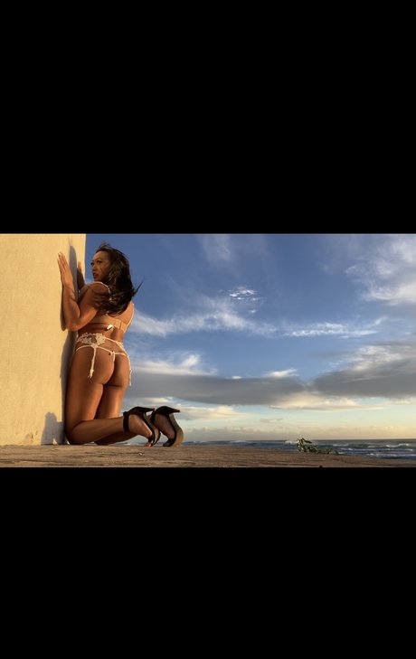 Mikkah Hunt exclusive pornstar pics