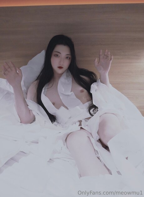 Ai SissyLunar adult star pic