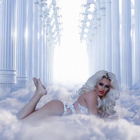 Monika Kaledy star nude pic