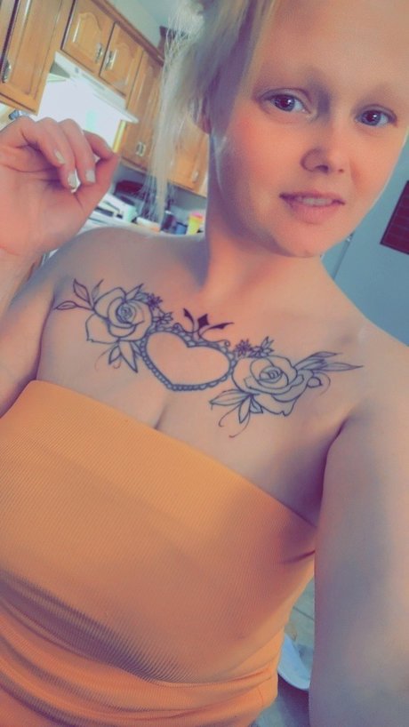 MommaK5 model nudes img