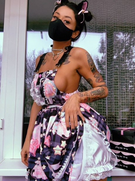 Molly Alien hot star photo