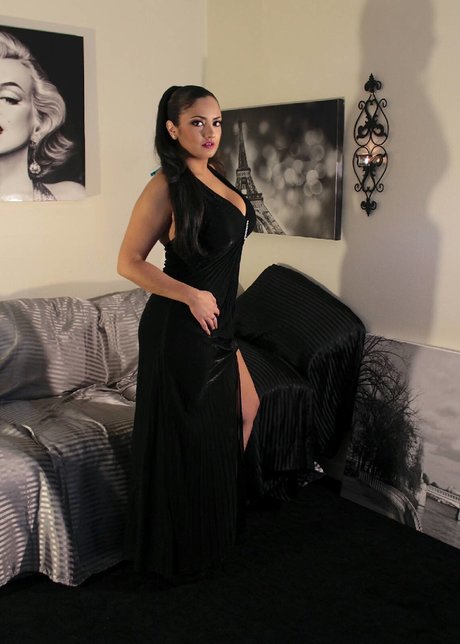 Mizz Behave sexy model picture