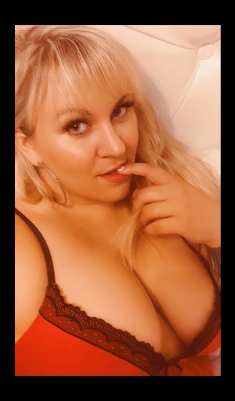 Layla Asher beautiful actress pic