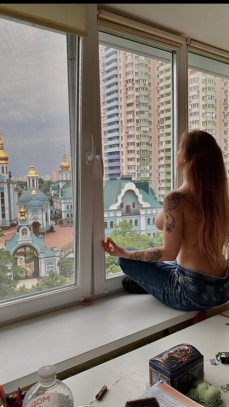 Naughty Unicorn top model pictures