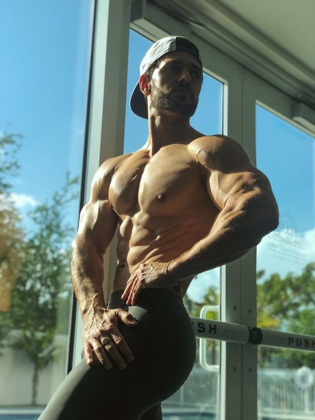 Musclebuttguy model xxx pic
