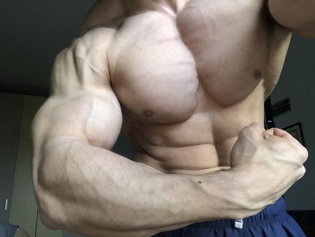 muscleboybg model adult pics
