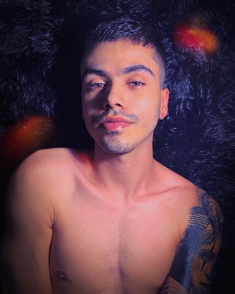 Nicol s Rodr guez model pretty picture