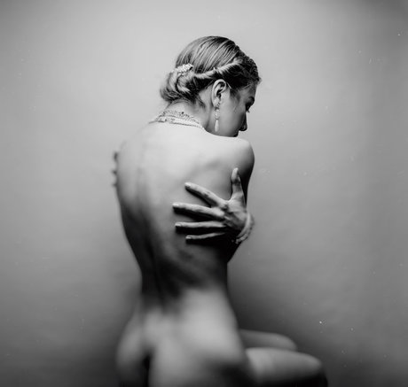 Nicoley Shmoley nude actress img