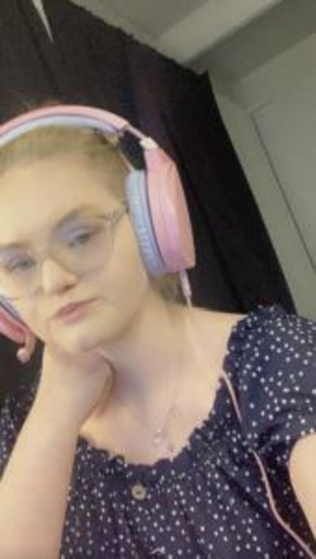 Nicole Fox model naked photos