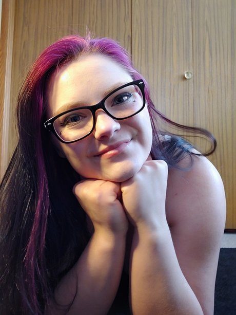 NicholeFREE model naked pictures