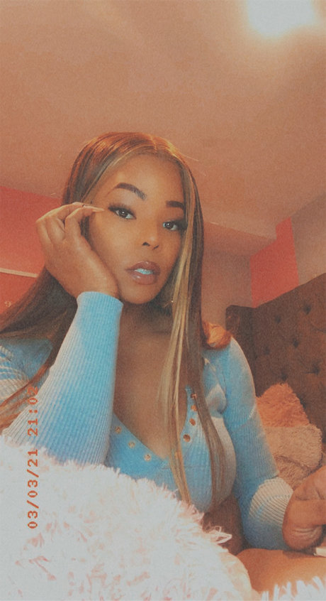 Chynaleek model top pics